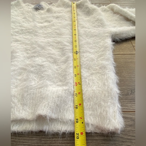 London Kaye white oversized fluffy fuzzy crewneck knit sweater w/ balloon sleeve - Picture 10 of 10